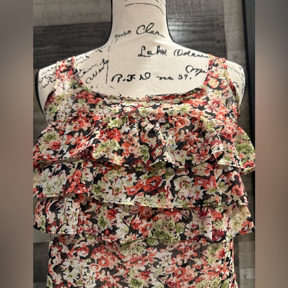Express | Floral Ruffle Tank Top - Picture 2 of 5